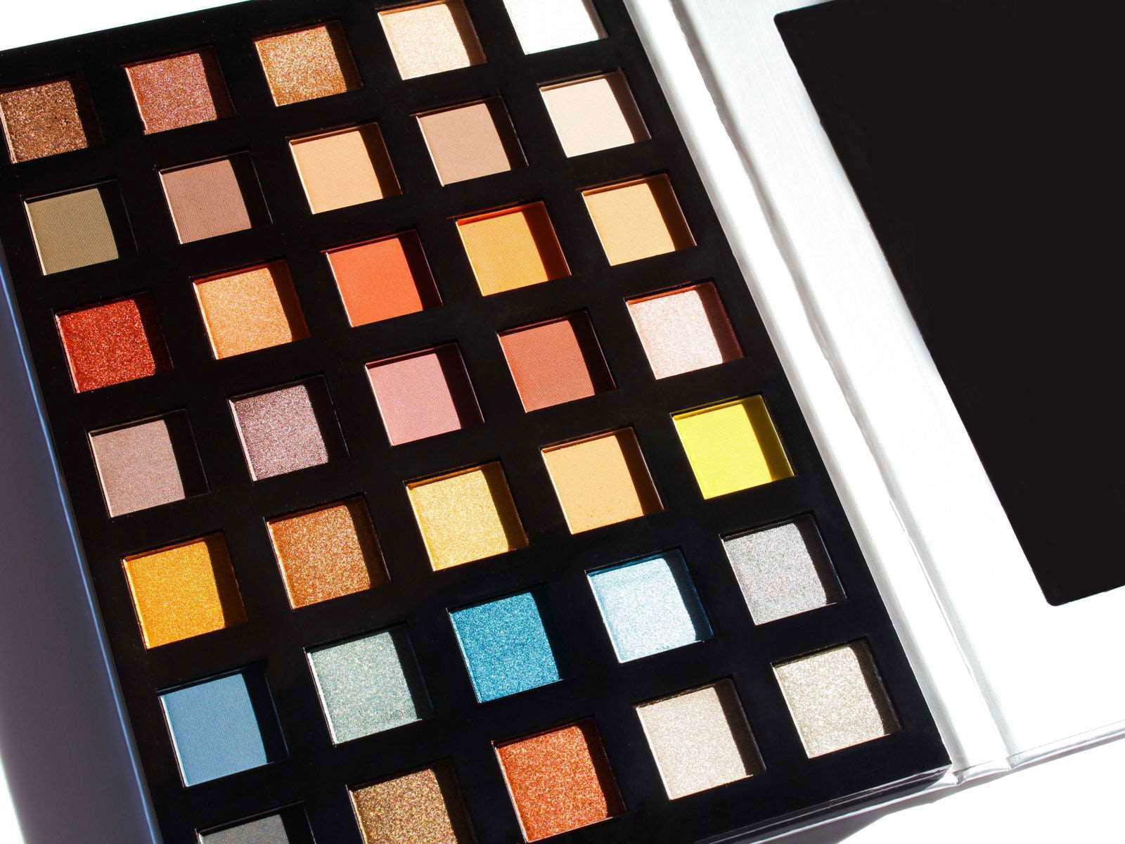 35 Shade Eyeshadow Palette - www.Shopthatapp.com