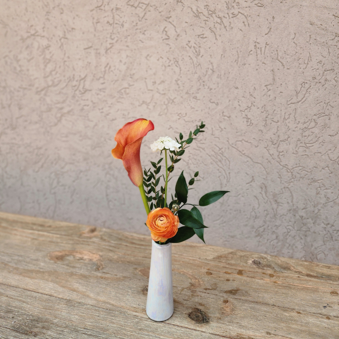 Bud vase Arrangement - www.Shopthatapp.com