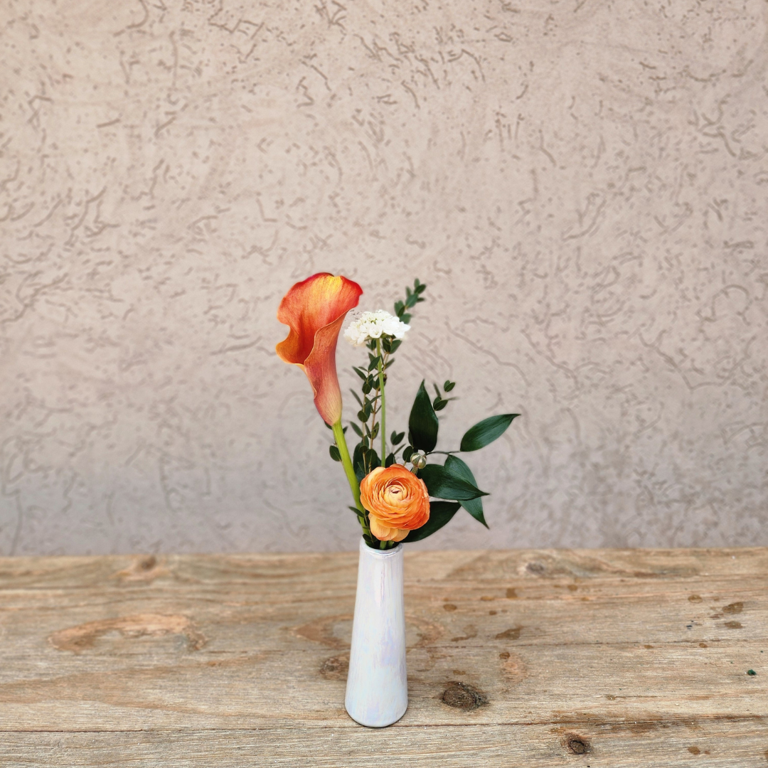 Bud vase Arrangement - www.Shopthatapp.com