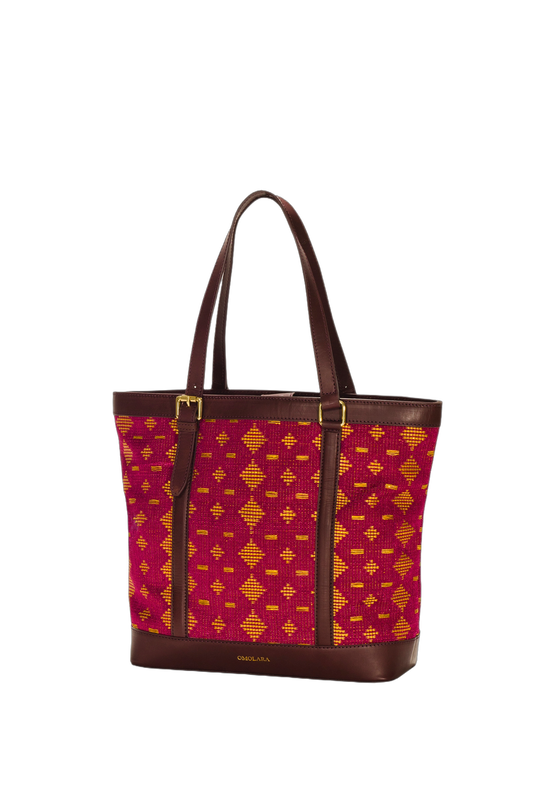 Chelsie Tote - www.Shopthatapp.com