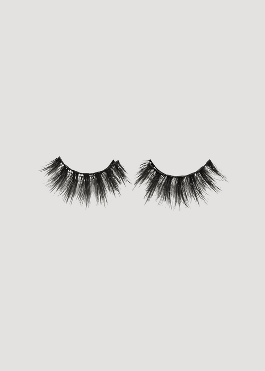 'Glam' False Lashes - www.Shopthatapp.com