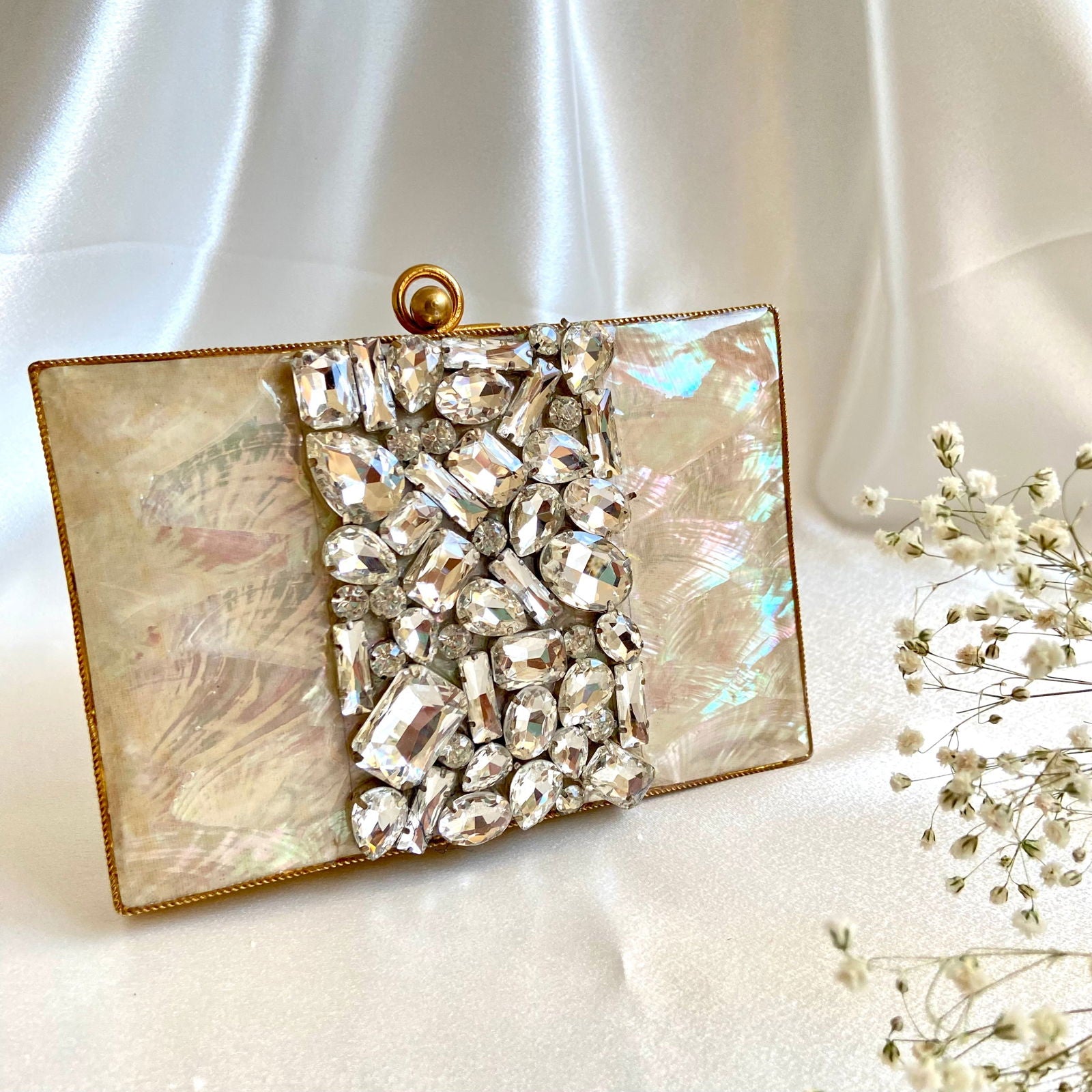 KRYSTAL Clutch - www.Shopthatapp.com