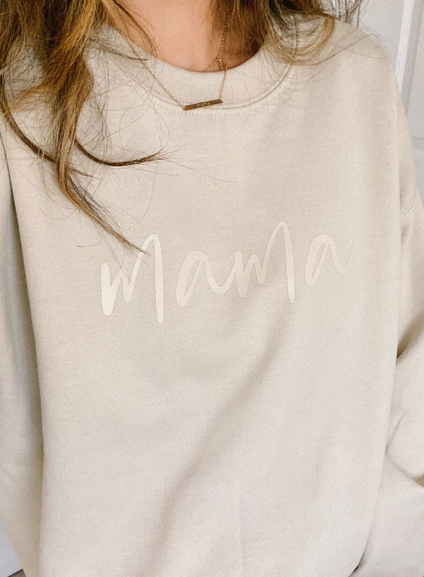 Mama minimalist crewneck - www.Shopthatapp.com