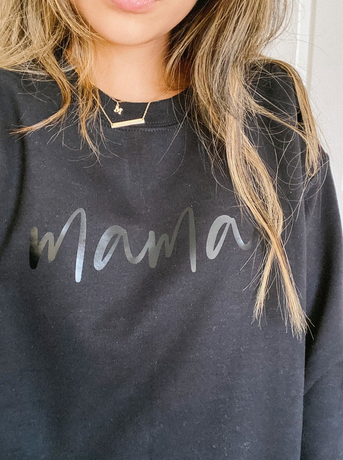 Mama minimalist crewneck - www.Shopthatapp.com