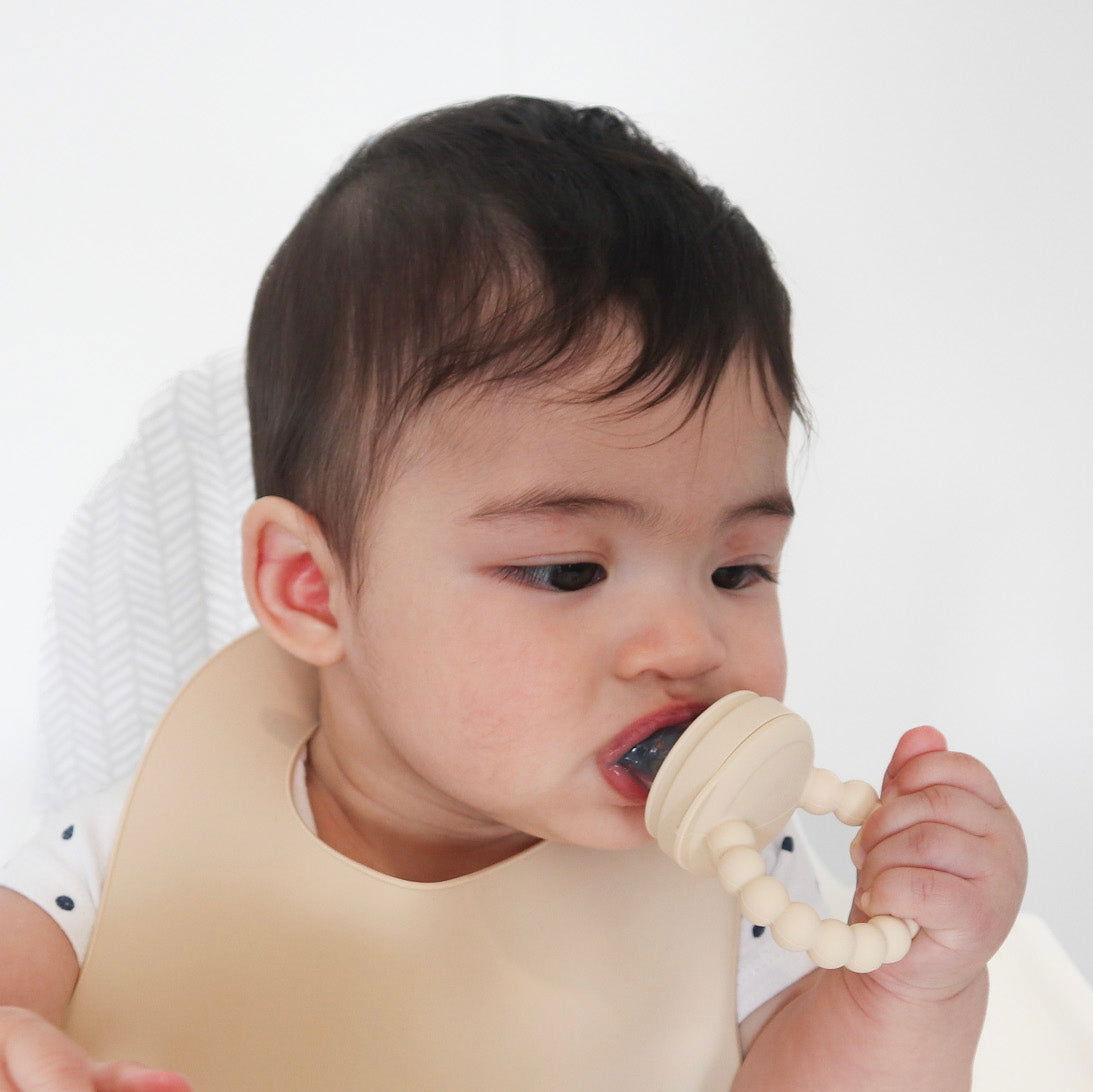 Silicone Infant Feeder - www.Shopthatapp.com