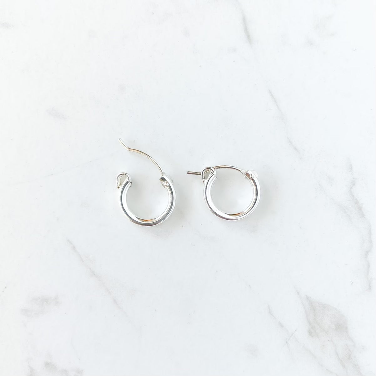 TIMELESS TINY HOOP - www.Shopthatapp.com