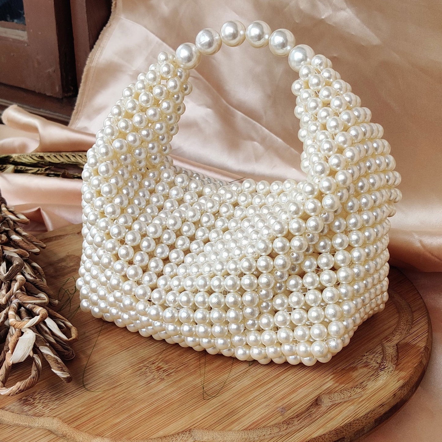 The JENNIFER Pearl Bag - www.Shopthatapp.com