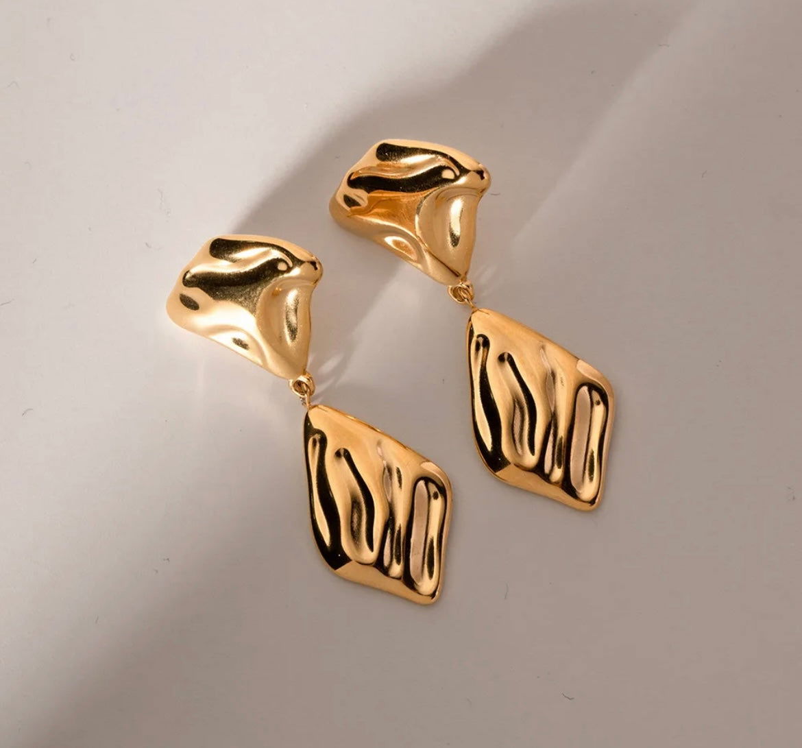 Tia Earrings - www.Shopthatapp.com